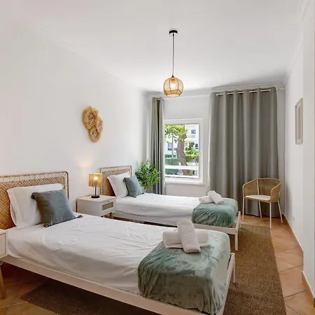 T3 G Alfarrobeira Apartment *